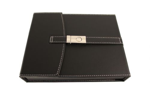 Utazó humidor - fekete bőr, cédrusfa szivartartó doboz, párásítóval - pántos